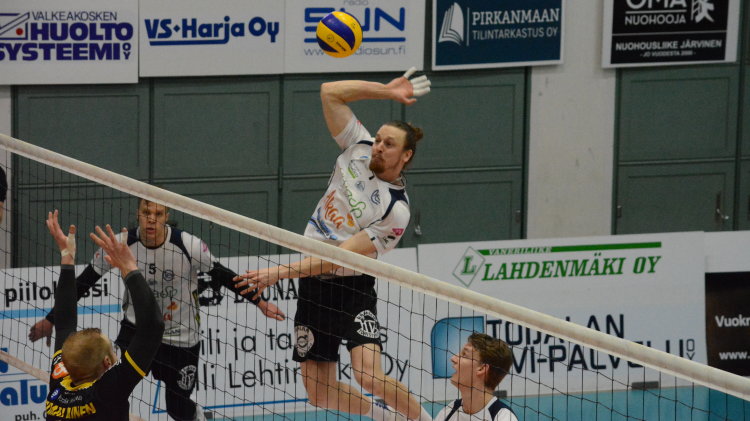 Akaa-Volley murskaavasti avausvoittonsa Hurrikaanista - Tiikerit vei viisieräisen Loimulta