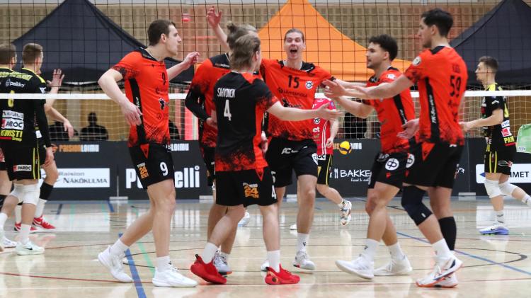 Akaa ja Loimu jyräsivät kotonaan