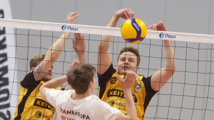 Tommi Siirilä torjumassa neljäntenä tonnikerhoon