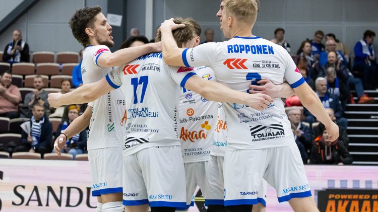 Akaa-Volley ja AC Oulu Volley tylyjä isäntiä