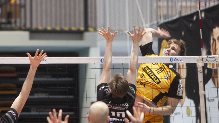 Akaa kavensi puhtaalla voitolla - Hurrikaani otti toisen voiton