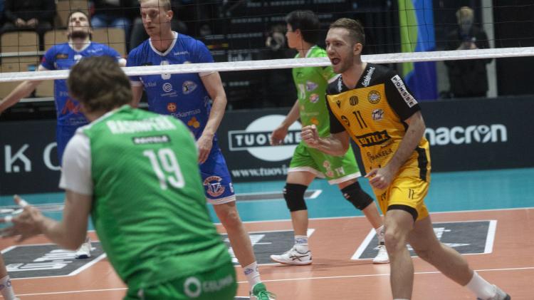 Hyökkäyksen härkäpäivä toi Savolle kiinnityksen pronssiin