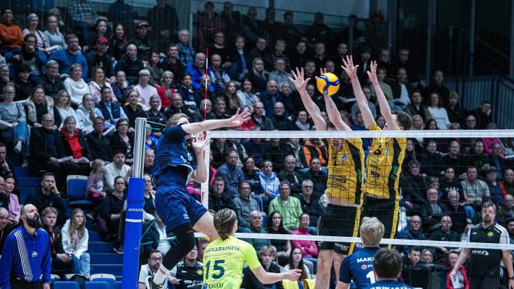 Yli 1200 katsojaa näki huiman pudotuspelien avauksen Oulussa