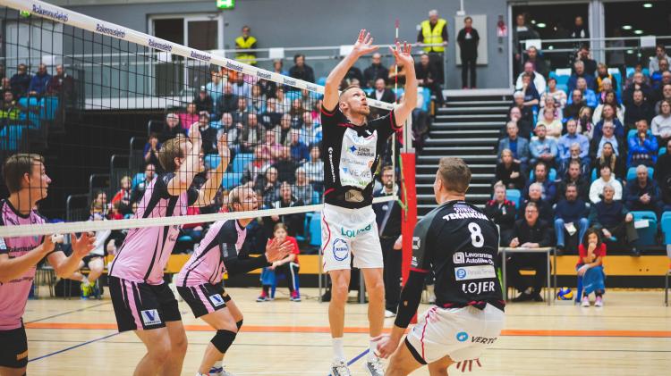 Suosikeille täydet pistepotit miesten liigasunnuntaina