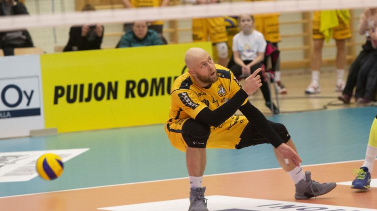 Kotijoukkueet voitokkaita miesten liigalauantaina